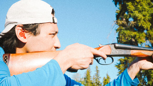 Tracking a clay with the shotgun